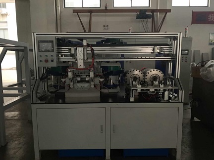 本發(fā)科技研制成功新型裝配扣壓一體機